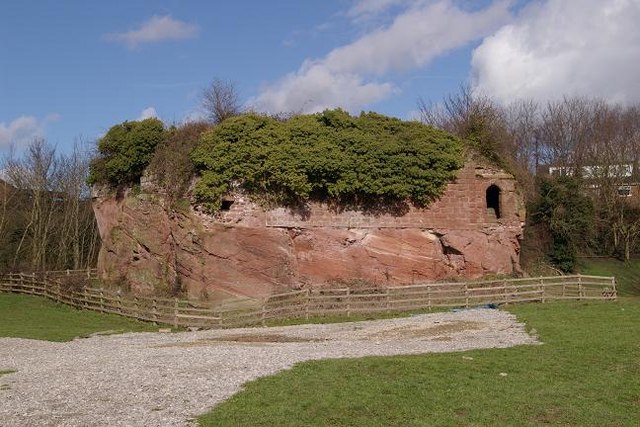 Remains_of_Holt_Castle_-_geograph.org.uk_-_352189